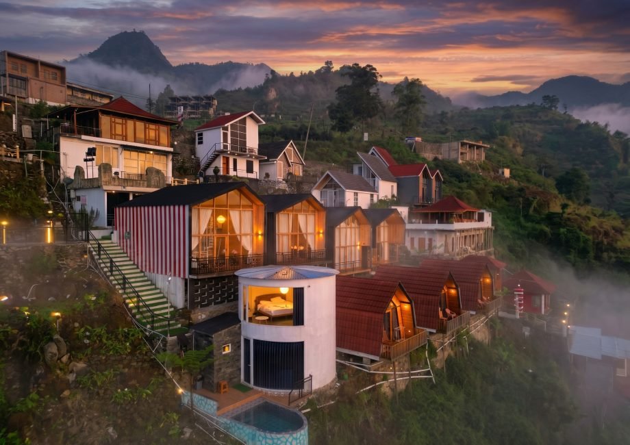 nuansa_sunset_dan_kabut_2K_202604291325 (1)
